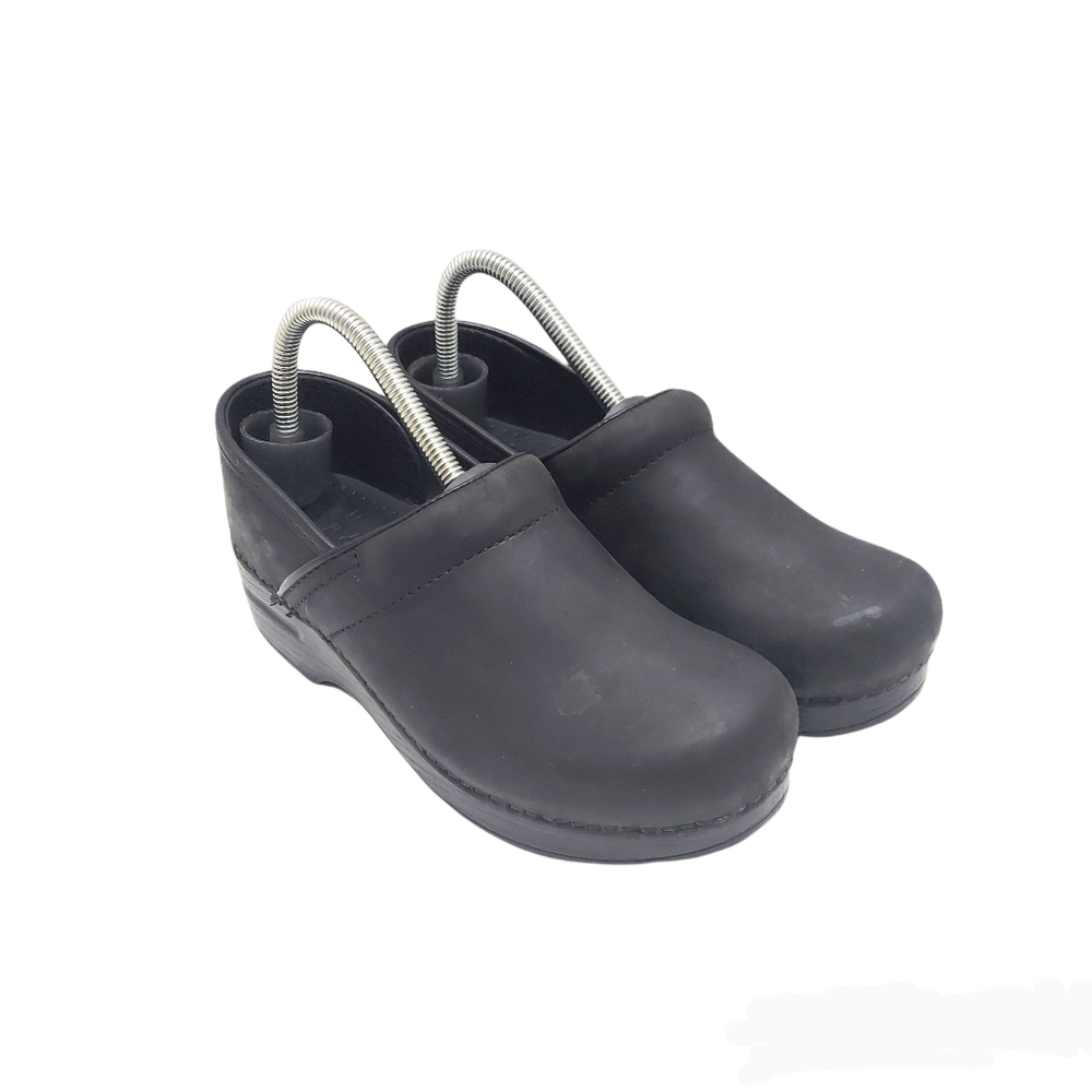Dansko Professional Black Leather Clogs Women's Size 38 Which Is A US Size 7.5-8